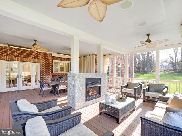 9722 ARNON CHAPEL RD, Great Falls, VA 22066