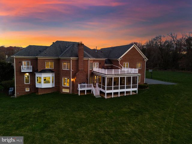 9722 ARNON CHAPEL RD, Great Falls, VA 22066