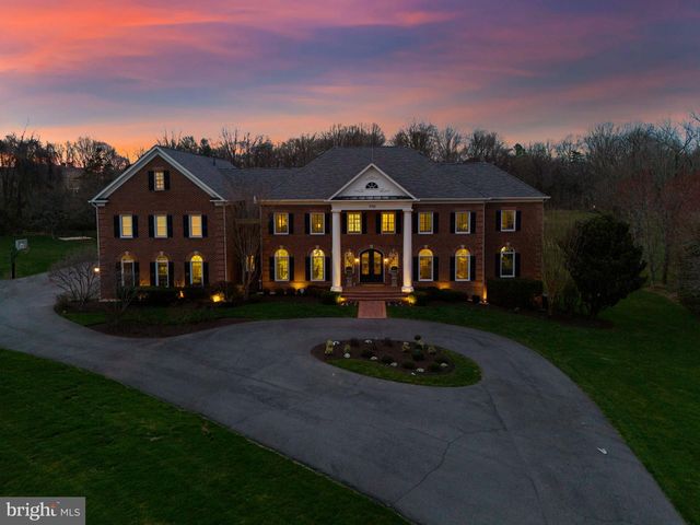 9722 ARNON CHAPEL RD, Great Falls, VA 22066