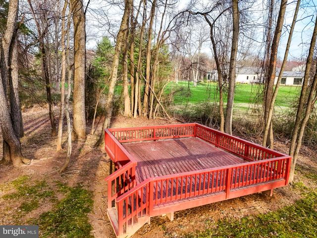 9722 ARNON CHAPEL RD, Great Falls, VA 22066