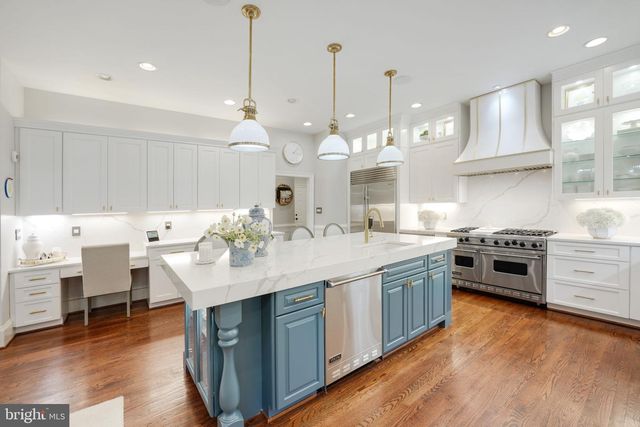 9722 ARNON CHAPEL RD, Great Falls, VA 22066