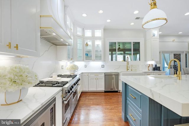 9722 ARNON CHAPEL RD, Great Falls, VA 22066