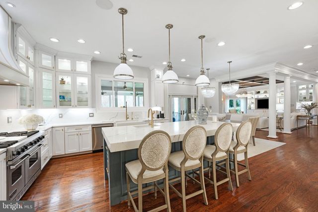 9722 ARNON CHAPEL RD, Great Falls, VA 22066