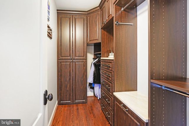9722 ARNON CHAPEL RD, Great Falls, VA 22066