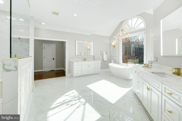 9722 ARNON CHAPEL RD, Great Falls, VA 22066