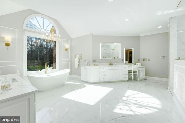 9722 ARNON CHAPEL RD, Great Falls, VA 22066