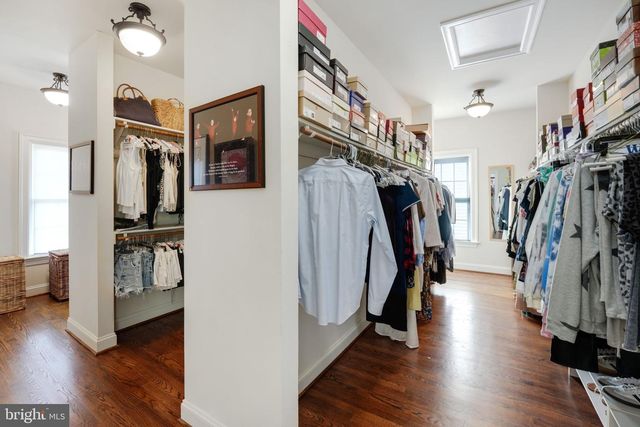 9722 ARNON CHAPEL RD, Great Falls, VA 22066