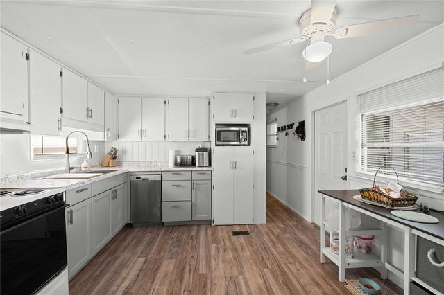 37332 SANDRA AVENUE, Zephyrhills, FL 33542