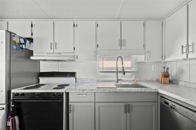 37332 SANDRA AVENUE, Zephyrhills, FL 33542