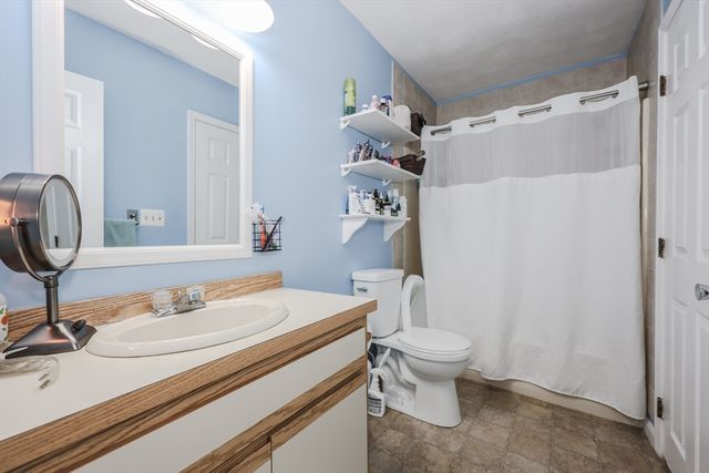 100 Merrimack Ave 25, Dracut, MA 01826