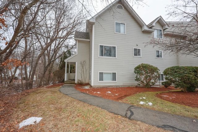 100 Merrimack Ave 25, Dracut, MA 01826