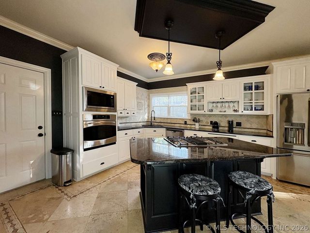 1350 Woodbriar Lane, Catoosa, OK 74015