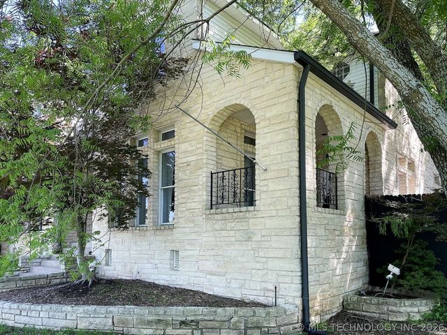 1350 Woodbriar Lane, Catoosa, OK 74015
