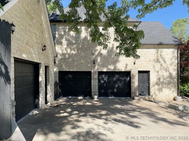 1350 Woodbriar Lane, Catoosa, OK 74015