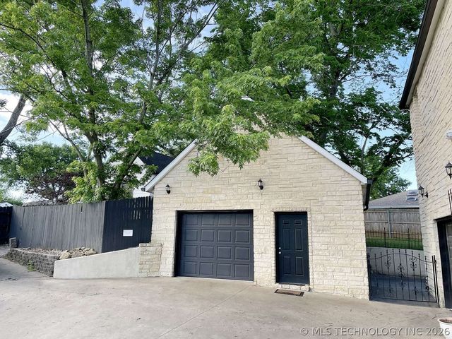 1350 Woodbriar Lane, Catoosa, OK 74015