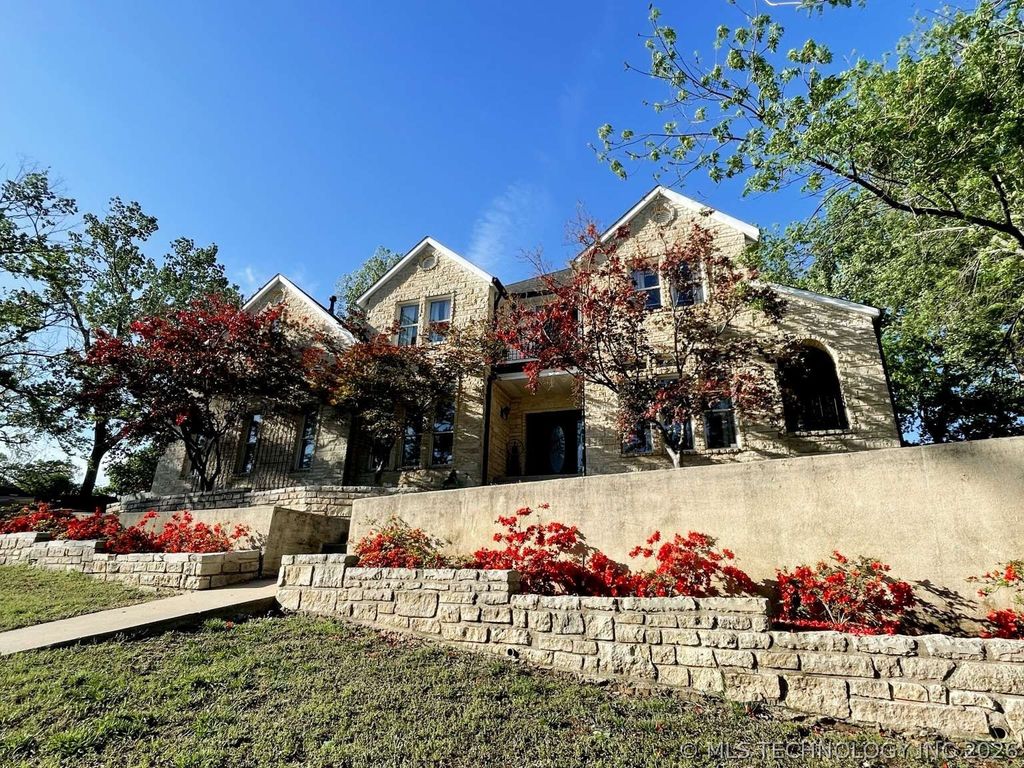 1350 Woodbriar Lane, Catoosa, OK 74015