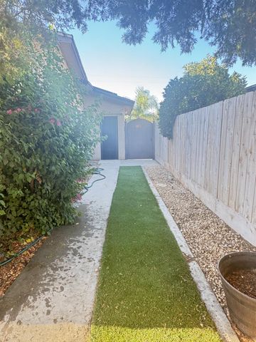 698 W Donner Avenue, Clovis, CA 93612