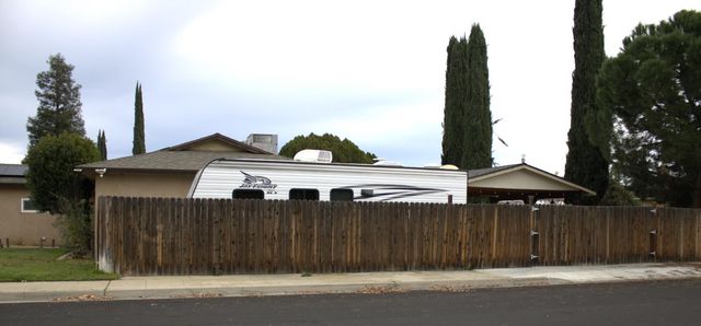 698 W Donner Avenue, Clovis, CA 93612