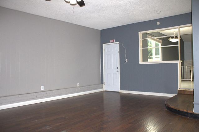 698 W Donner Avenue, Clovis, CA 93612