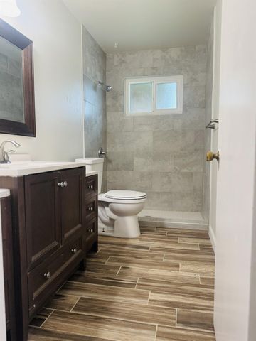 698 W Donner Avenue, Clovis, CA 93612