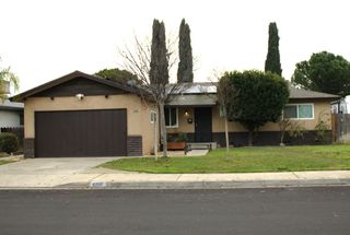 698 W Donner Avenue, Clovis, CA 93612