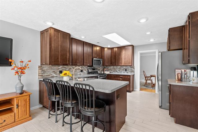 1605 Meadowbrook Lane, Portage, MI 49024