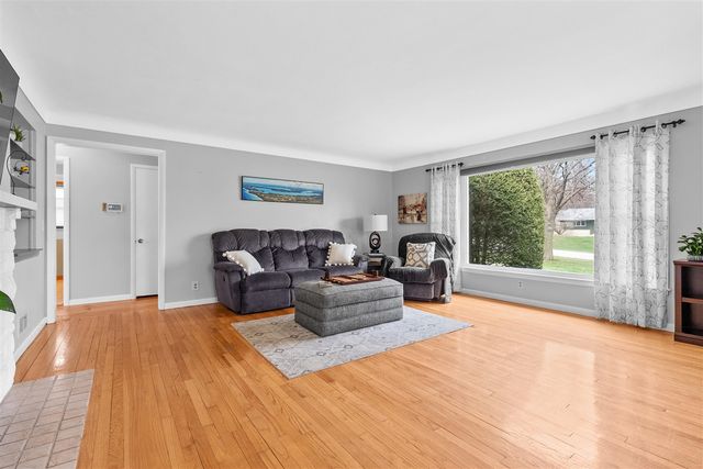 1605 Meadowbrook Lane, Portage, MI 49024