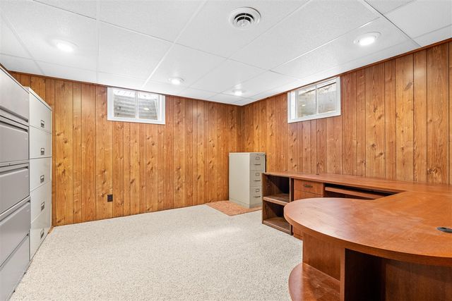 1605 Meadowbrook Lane, Portage, MI 49024