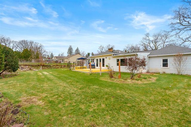 1605 Meadowbrook Lane, Portage, MI 49024