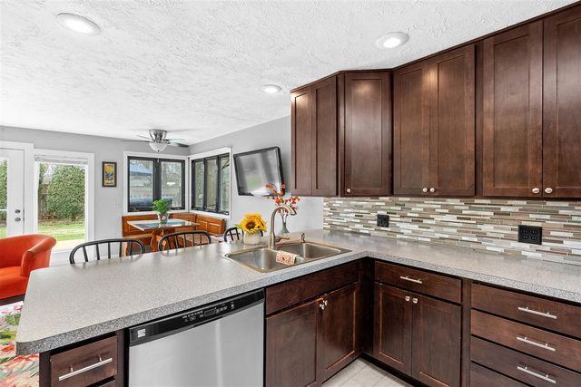 1605 Meadowbrook Lane, Portage, MI 49024