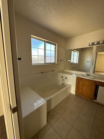 1801 Regency Park Road SE, Rio Rancho, NM 87124