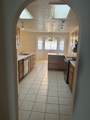 1801 Regency Park Road SE, Rio Rancho, NM 87124