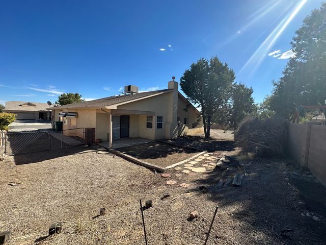 1801 Regency Park Road SE, Rio Rancho, NM 87124