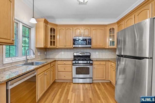 23 Hackensack Avenue, Weehawken, NJ 07086