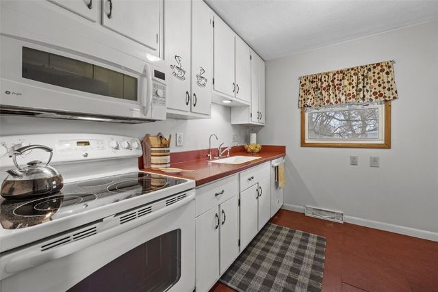 1426 SYCAMORE Street, Iowa City, IA 52240