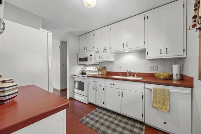 1426 SYCAMORE Street, Iowa City, IA 52240