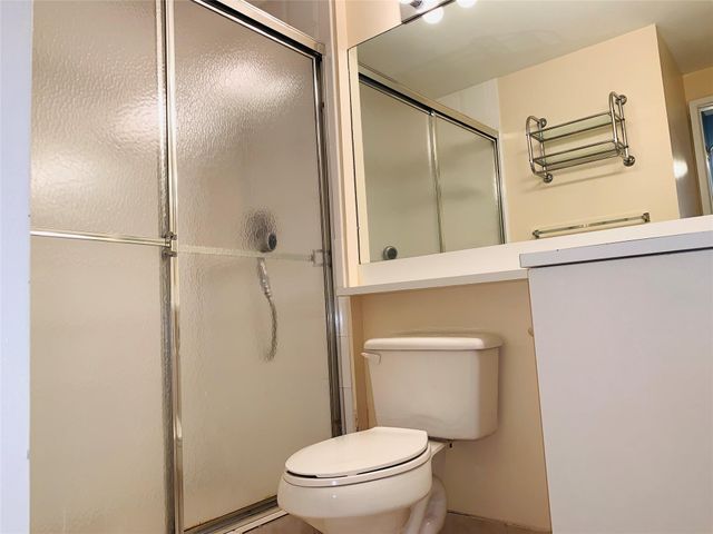 7950 N Nob Hill Road, Tamarac, FL 33321