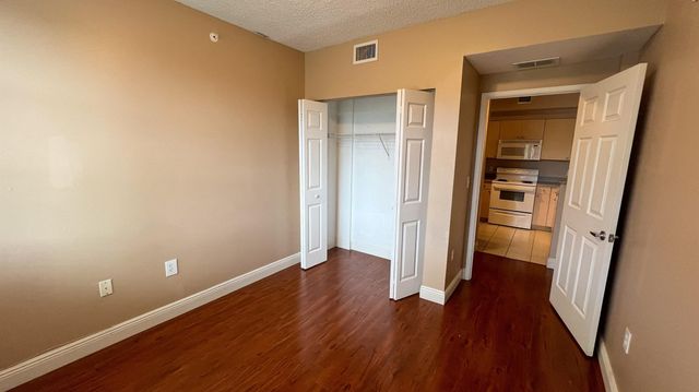 7950 N Nob Hill Road, Tamarac, FL 33321