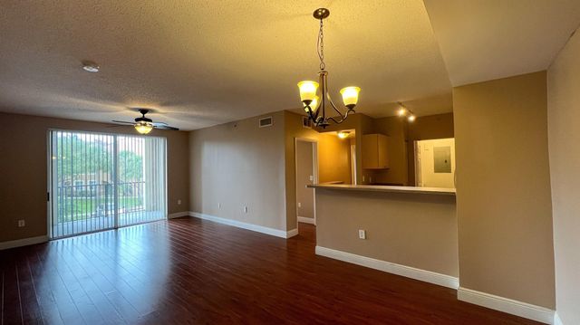 7950 N Nob Hill Road, Tamarac, FL 33321