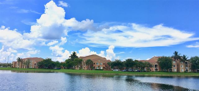 7950 N Nob Hill Road, Tamarac, FL 33321