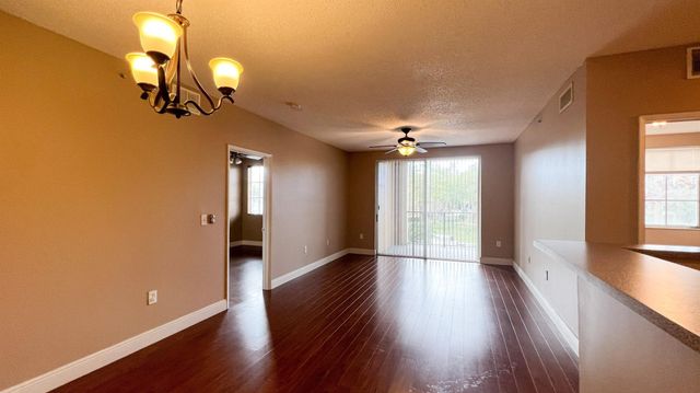 7950 N Nob Hill Road, Tamarac, FL 33321