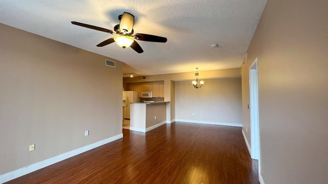 7950 N Nob Hill Road, Tamarac, FL 33321