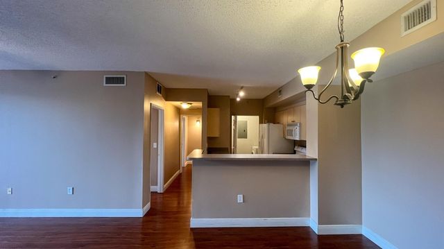 7950 N Nob Hill Road, Tamarac, FL 33321