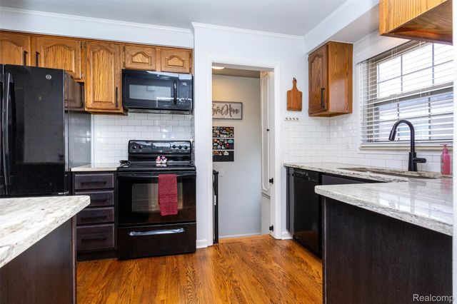 18709 GREY Avenue, Allen Park, MI 48101