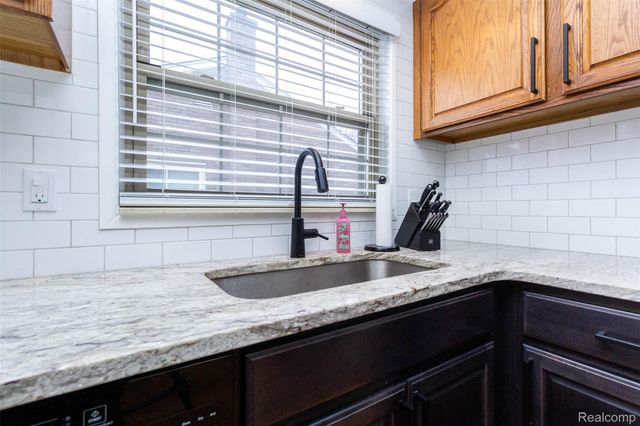 18709 GREY Avenue, Allen Park, MI 48101