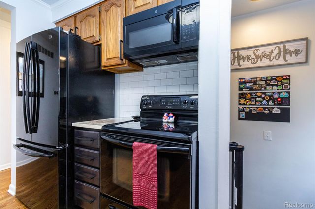 18709 GREY Avenue, Allen Park, MI 48101