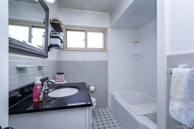 18709 GREY Avenue, Allen Park, MI 48101