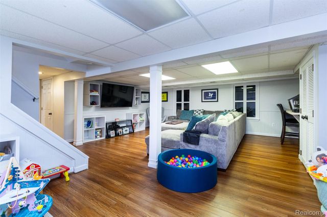 18709 GREY Avenue, Allen Park, MI 48101