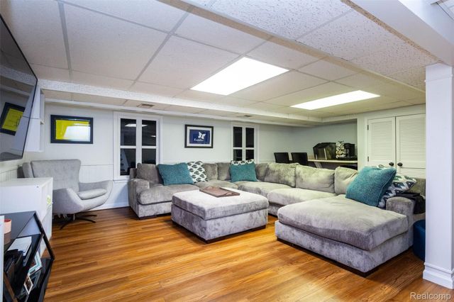 18709 GREY Avenue, Allen Park, MI 48101