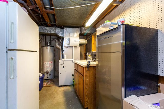 18709 GREY Avenue, Allen Park, MI 48101